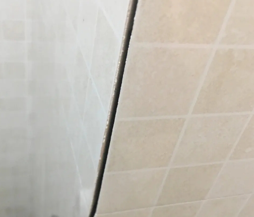 镇平瓷砖空鼓维修公司分享阳台瓷砖脱落的修复过程可以分为以下几个步骤